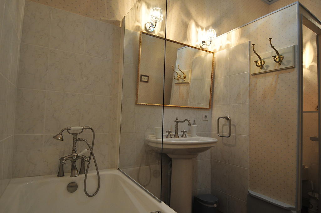 Bed and Breakfast La Demeure D'Aglae Villeneuve-sur-Allier Habitación foto