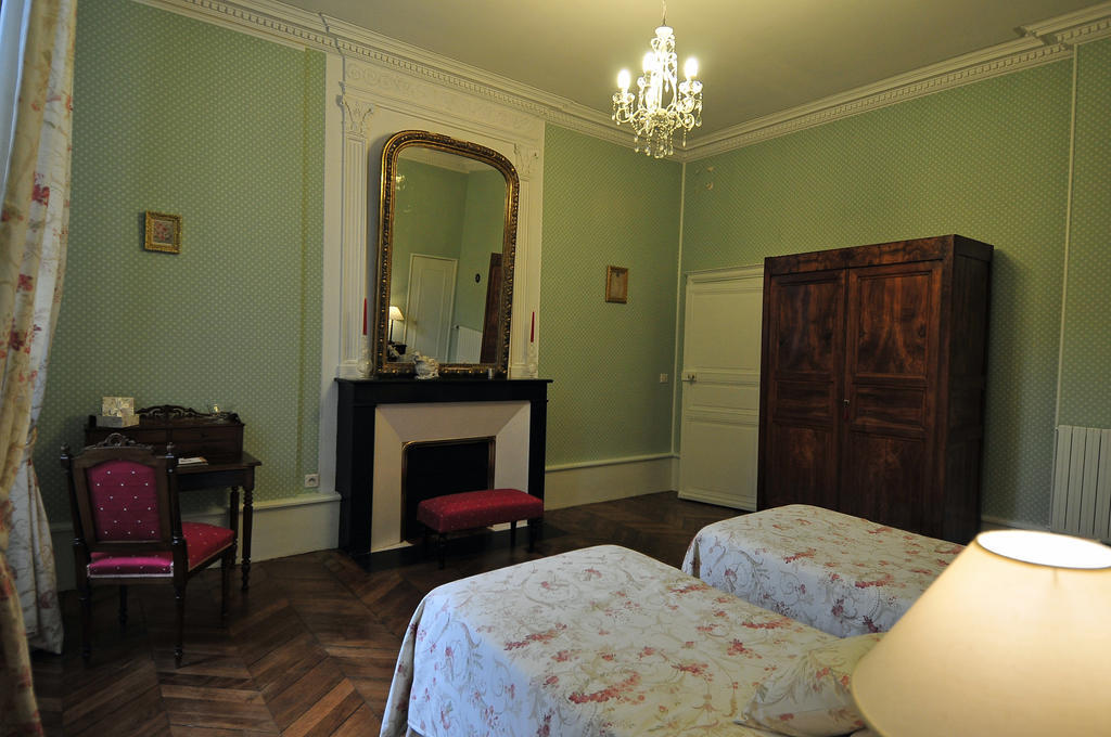 Bed and Breakfast La Demeure D'Aglae Villeneuve-sur-Allier Habitación foto