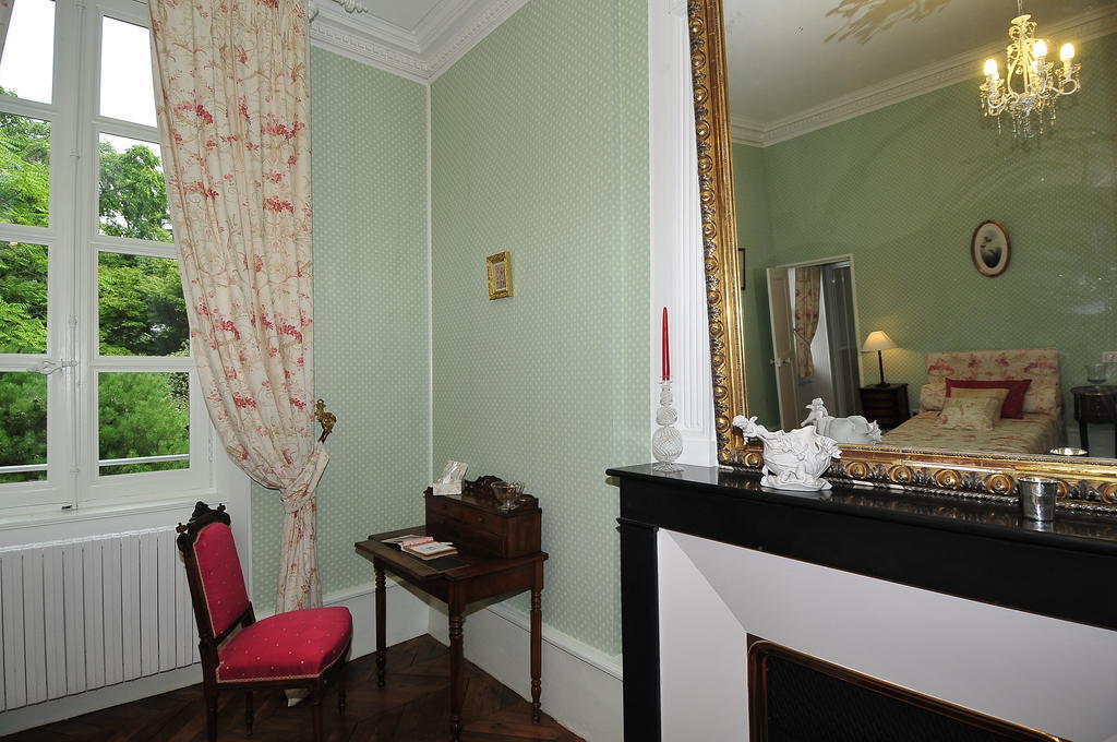 Bed and Breakfast La Demeure D'Aglae Villeneuve-sur-Allier Habitación foto