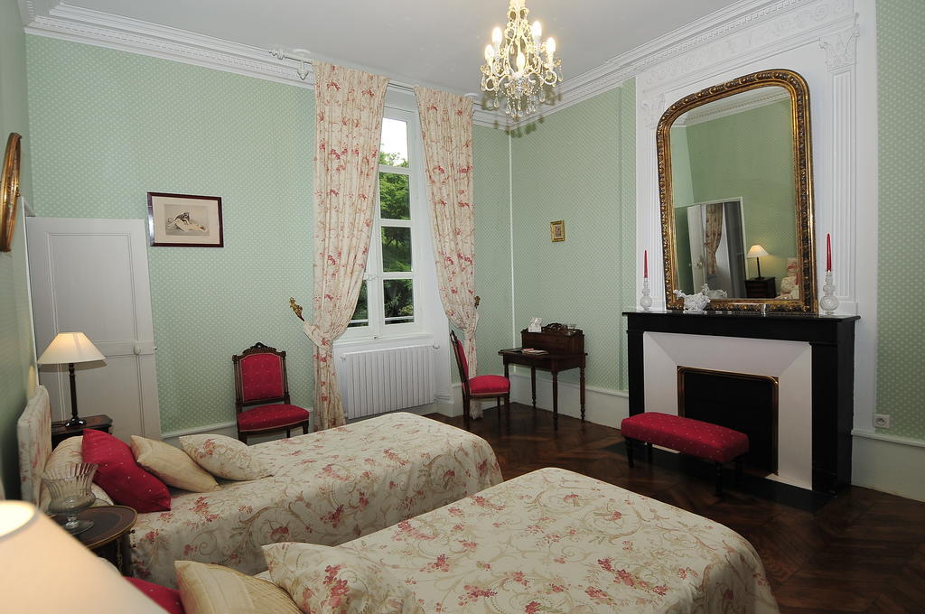 Bed and Breakfast La Demeure D'Aglae Villeneuve-sur-Allier Habitación foto